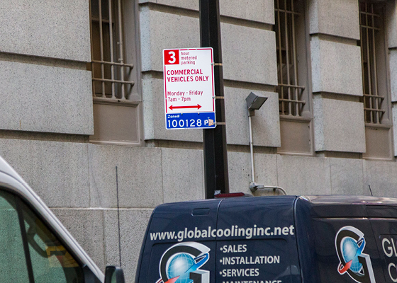 Photo of a 3 hour commercial vehicles only parking sign.