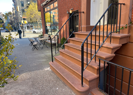 Image of a stoop